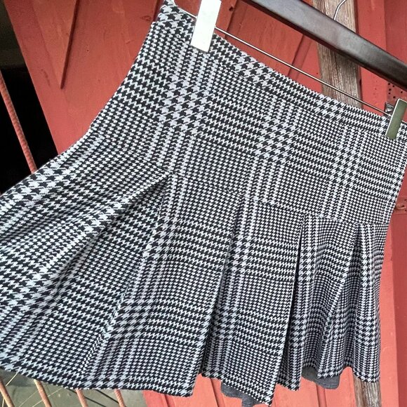 Girl's Large (10/12) Art Class B&W Houndstooth Pleated Mini Skirt - Picture 4 of 16